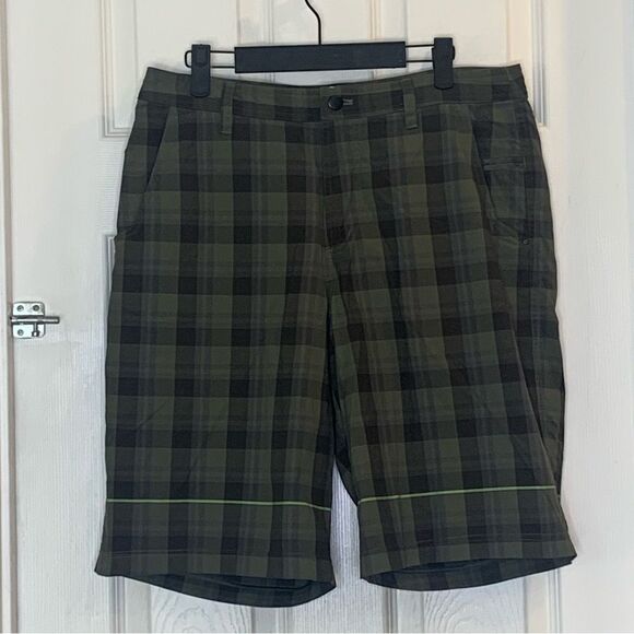 Lululemon Men's Kahuna Casual Golf Bermuda Walking Shorts Size 34 Green Plaid - Picture 1 of 8